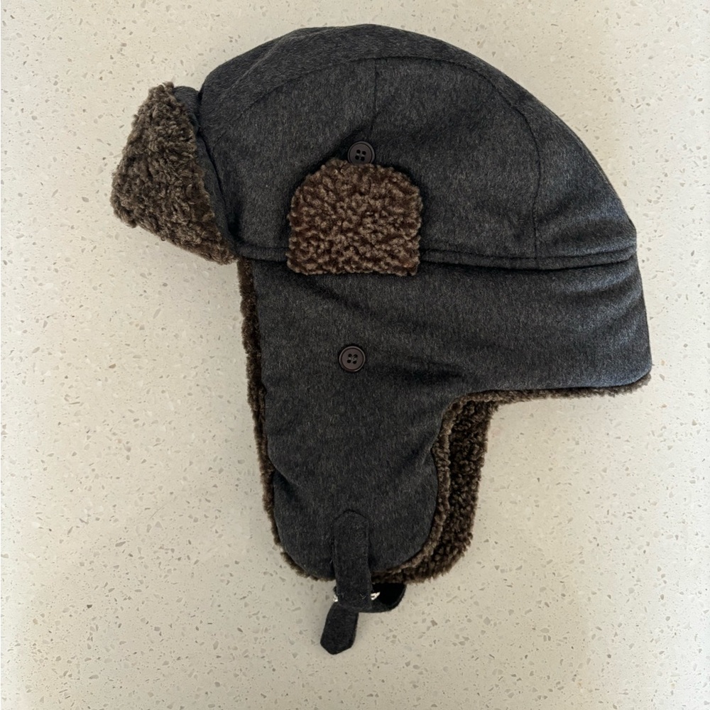 Dartmoor Trapper hat w/ faux fur & quilted poly lining. Excellent used condition